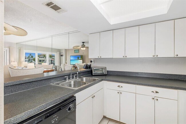 Building Photo - 51 Island Way