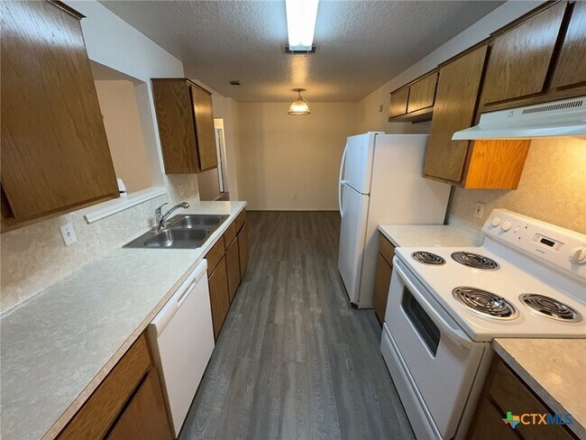 Building Photo - 2601 Lucille Dr