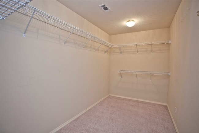 Building Photo - 807 SW Sandrock Rd