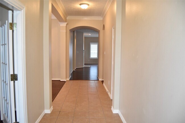 Building Photo - 18627 Summercliff Ln