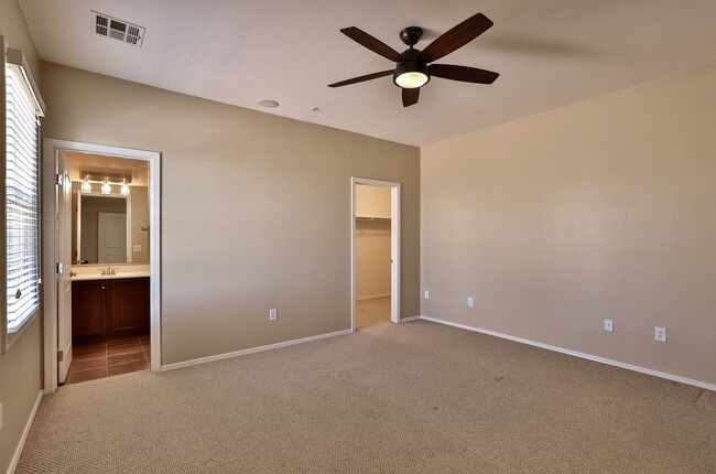 Building Photo - Beautiful Gilbert 3 bed/3 bath Home in The...