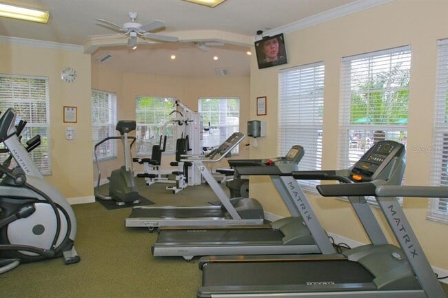 Building Photo - 2306 Silver Palm Dr