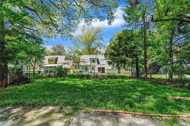 Building Photo - 1130 Haselton Rd