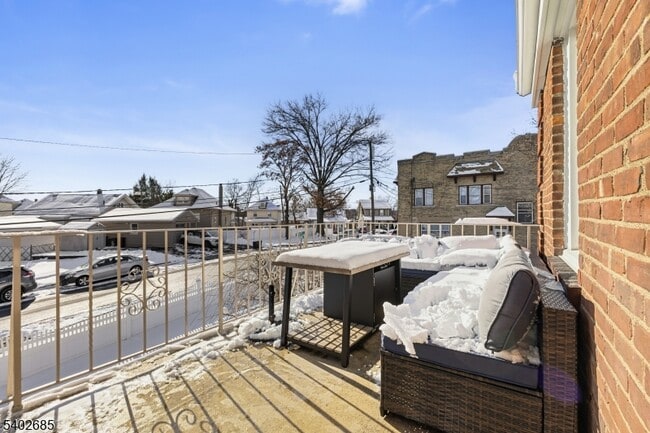 Building Photo - 48 Hobart Pl