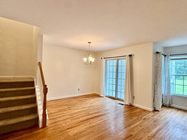 Building Photo - 73 Sandalwood Ln
