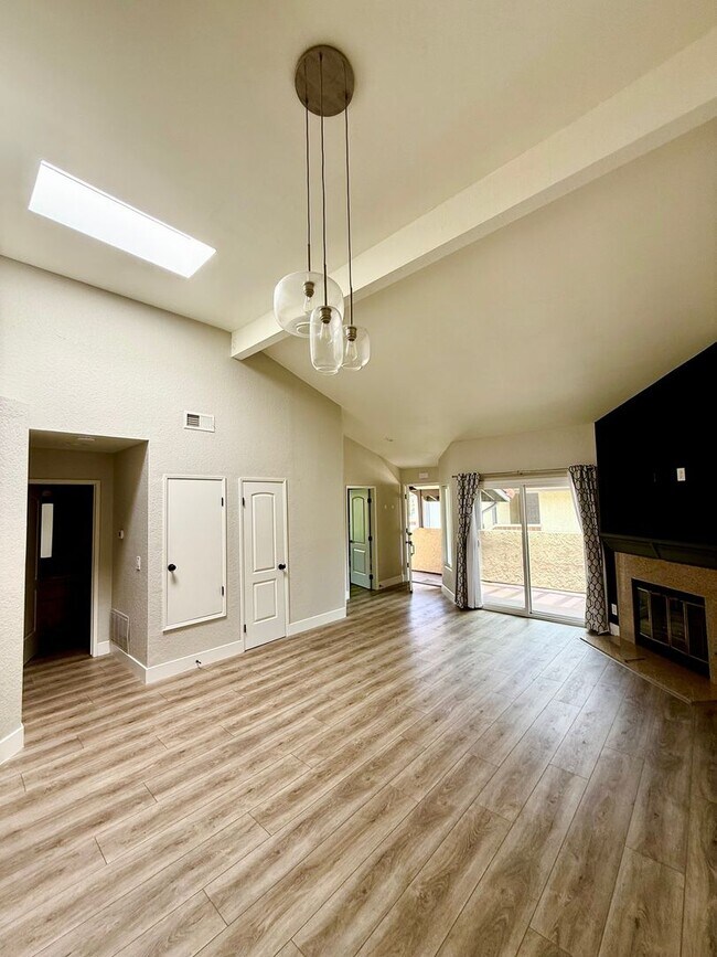 Building Photo - Great Vista Condo