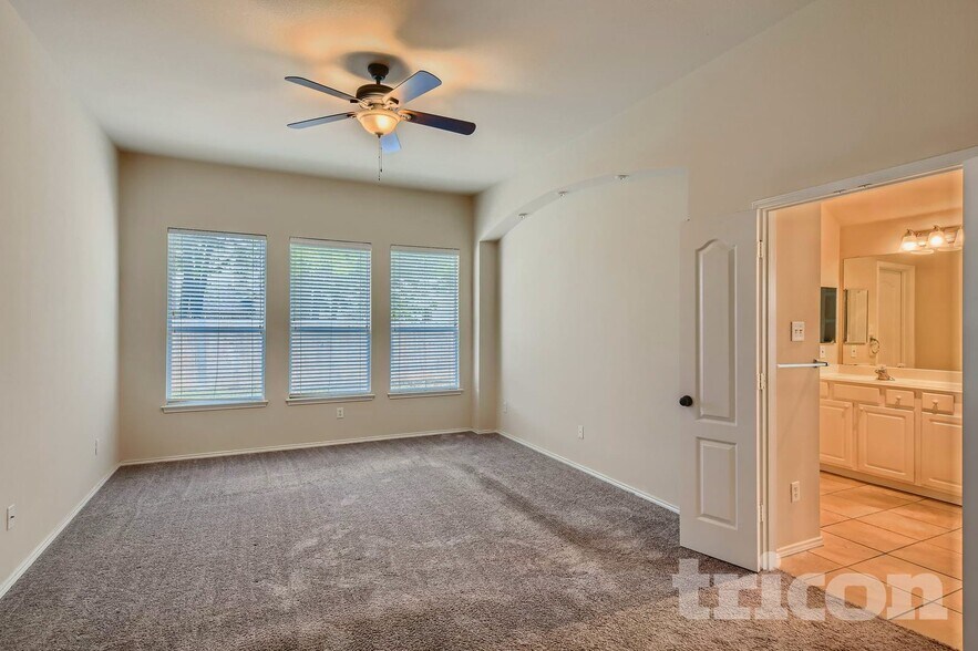 Building Photo - 2217 Forest Park Cir
