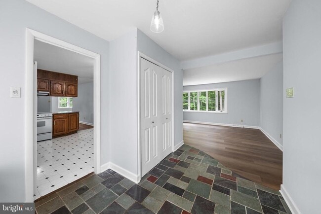 Building Photo - 3335 S Rockfield Dr