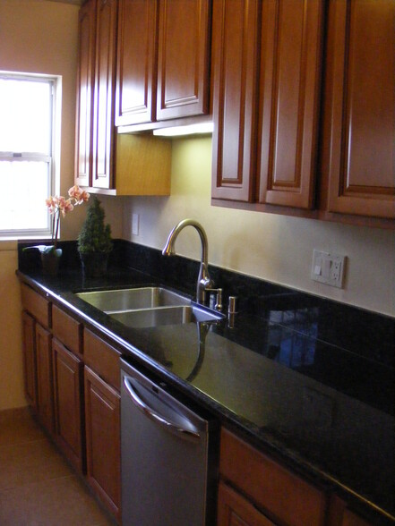 Kitchen - 3334 Idlewild Way