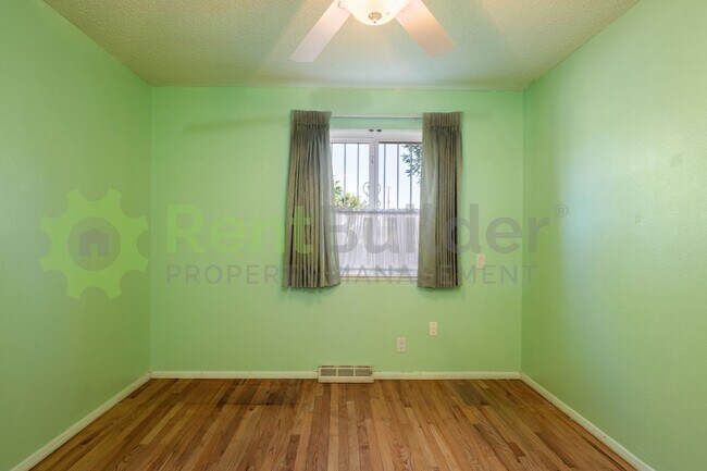 Building Photo - Call to schedule a showing at 505-808-6467