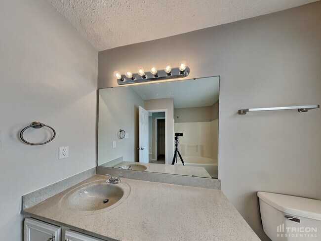 Building Photo - 11136 White Stag Dr