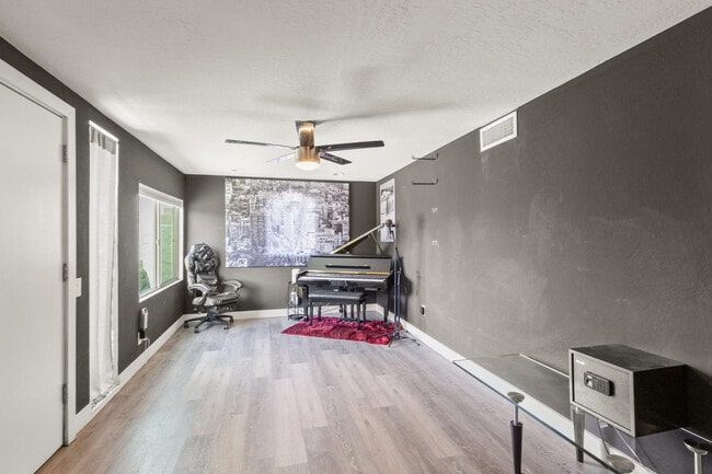 Building Photo - 3846 N 14th Ave