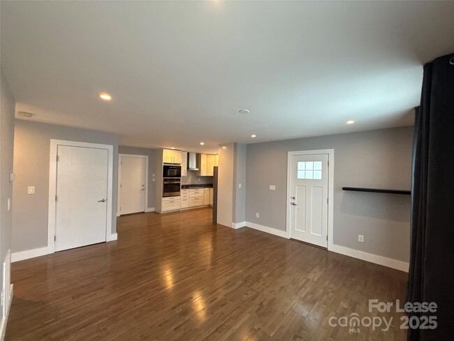 Building Photo - 300 E Peterson Dr