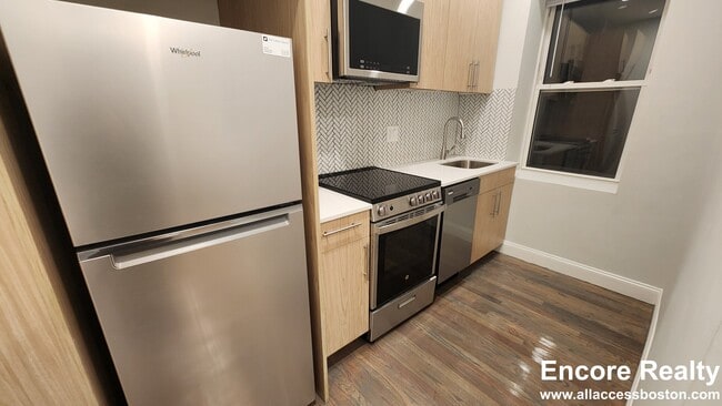 Building Photo - 112 Park St