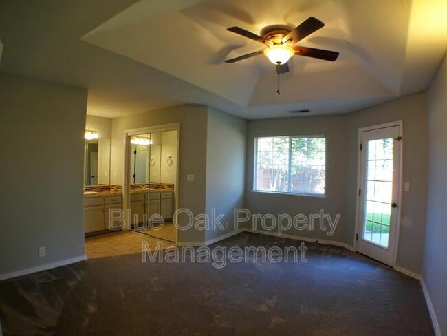 Building Photo - 612 W 6th Ave