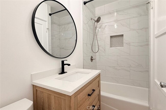 Building Photo - 1505 N Rosewood Ave