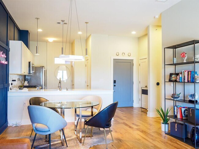 Building Photo - 908 Nueces St