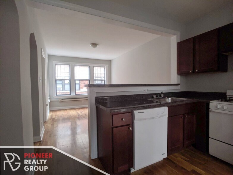 Building Photo - 4409 N Wolcott Ave