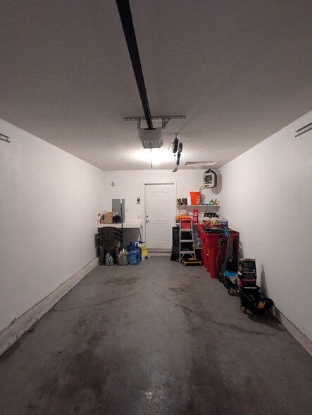 Garage - 6186 S Pointe Dr SW