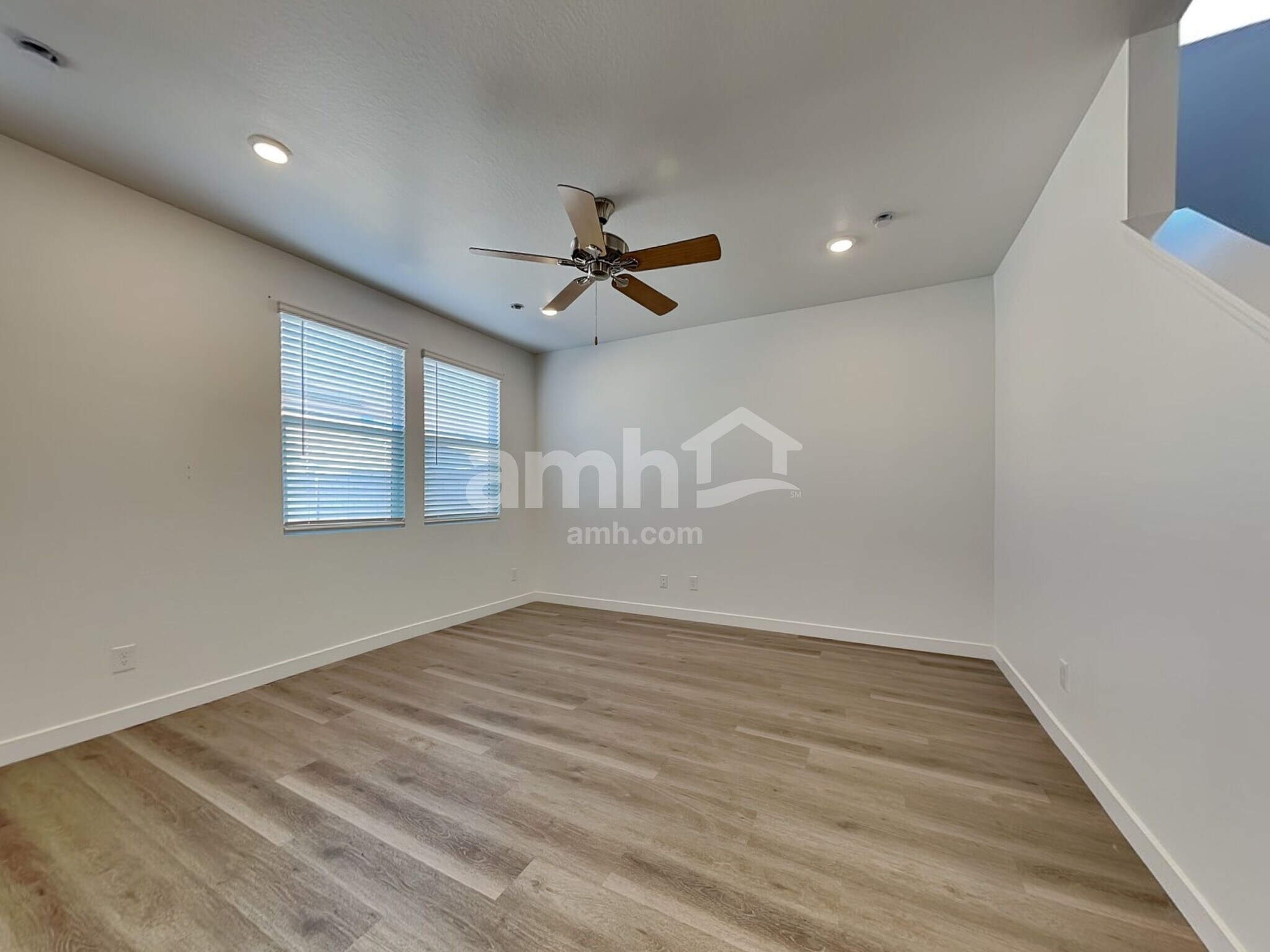 Building Photo - 20177 W Thomas Rd