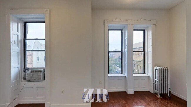 Building Photo - 68 Putnam Ave