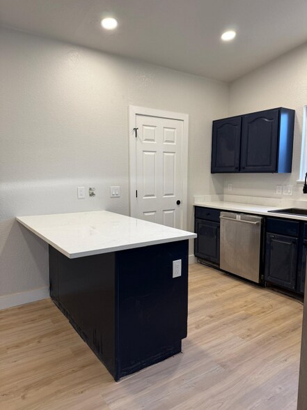 Building Photo - 5531 W Louisiana Ave