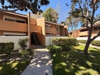 Building Photo - Updated 2 Bed, 2 Bathroom Condo For Rent w/ Parking! - South Coast Metro