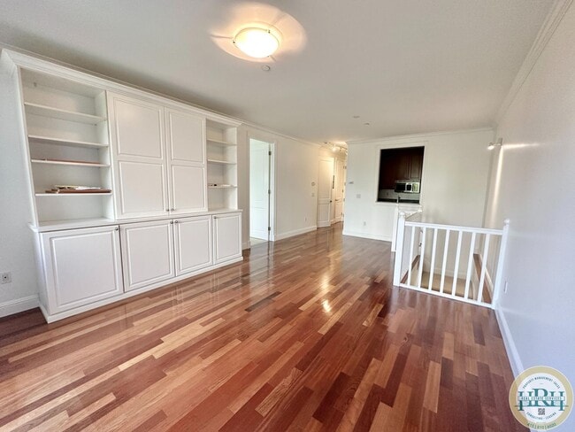 Building Photo - Charming 2 BR | 2.5 BA in Presidio Heights