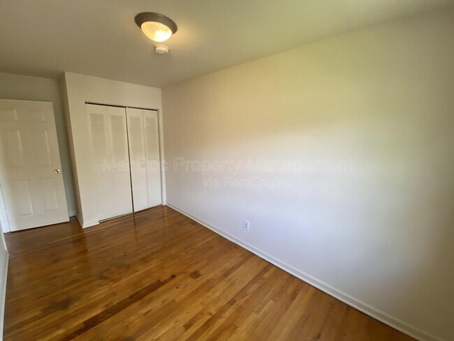 Building Photo - 706 Olde Greenwich Cir