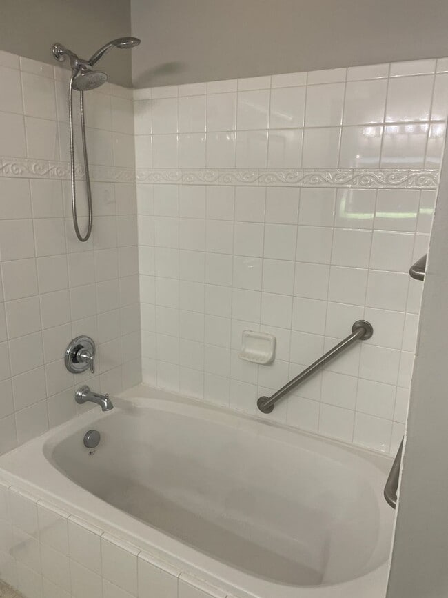 Building Photo - Updated 2  Bedroom, 2 Bath Condo  - Westwood Village at Charter Colony