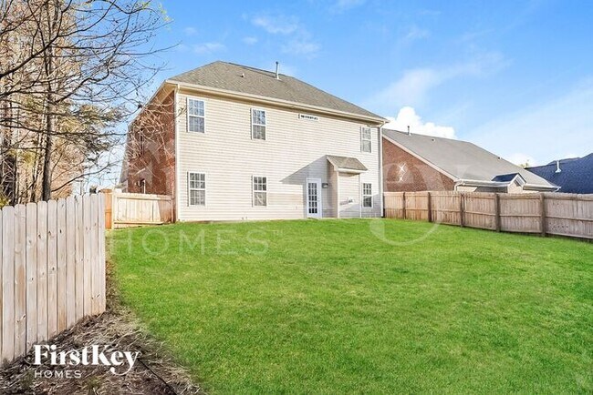 Building Photo - 649 Woodlake Park Dr