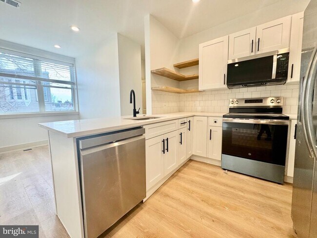 Building Photo - 1802 11th St NW