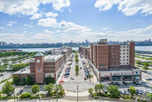 Building Photo - 509 River Rd