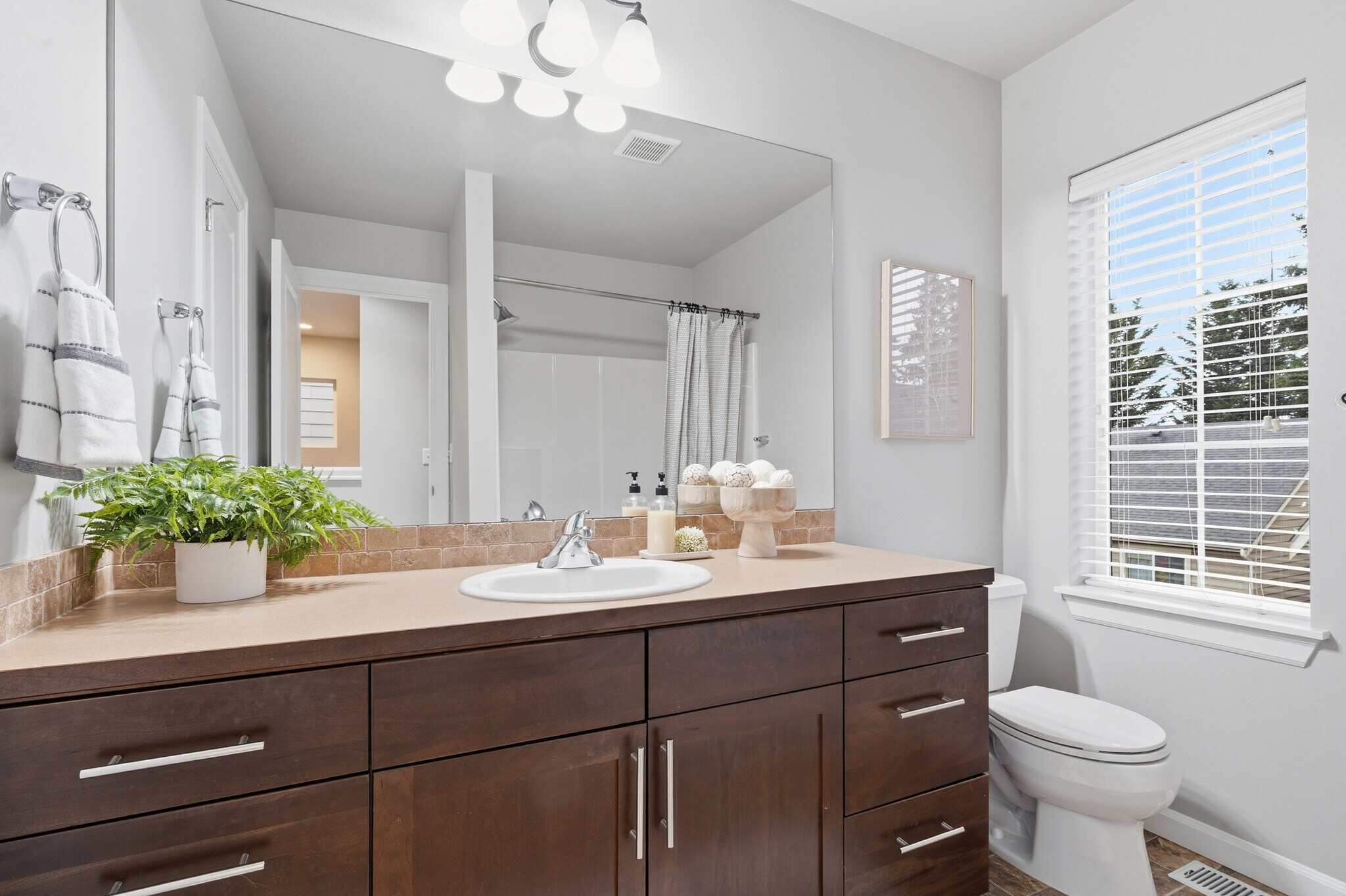 Building Photo - 12325 NE 86th Way