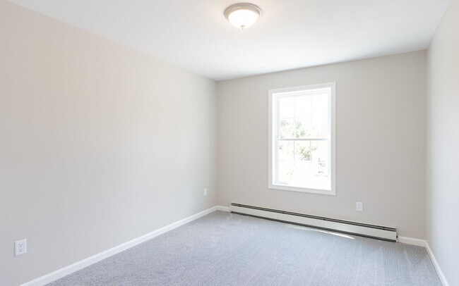 Building Photo - 142 Whitcomb Rd