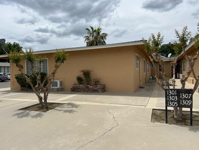 Building Photo - 1301 19th Ave