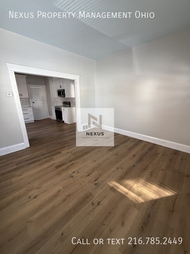 Building Photo - 843 E 232nd St