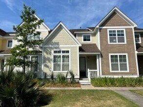 Building Photo - Oak Terrace Preserve