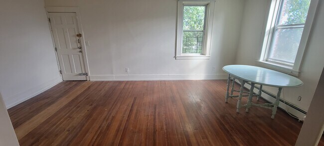 master bedroom - 760 Hallett St