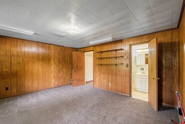 Building Photo - 757 Old Ivy Rd NE