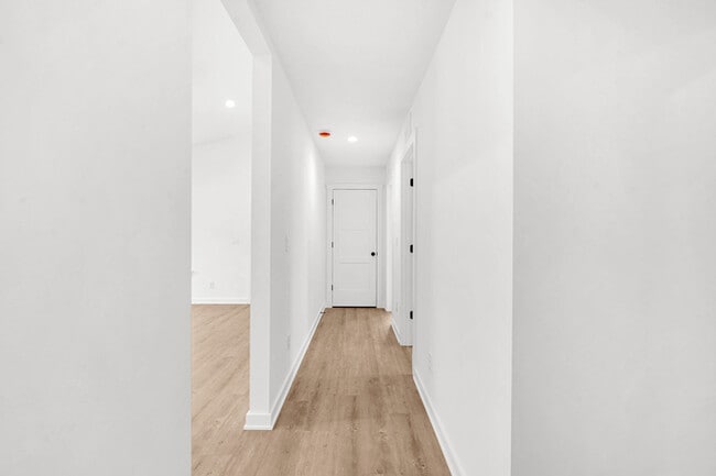 Building Photo - 964 W 9th St