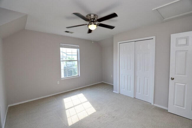 Building Photo - 1910 Lybrand St