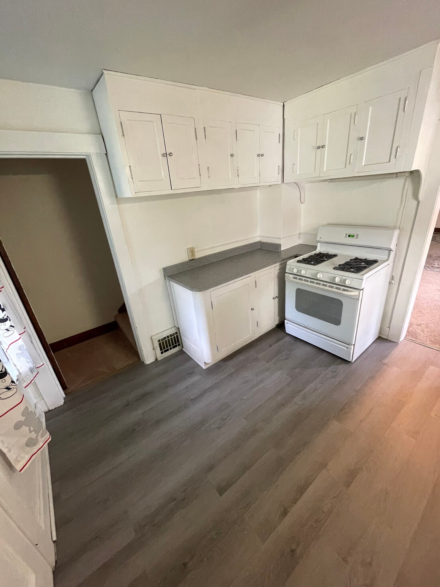Kitchen alt #1 - 1420 N Wahsatch Ave