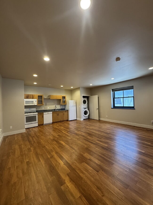 Building Photo - "Charming 1-Bedroom Oasis in the Heart of Lander, WY!"