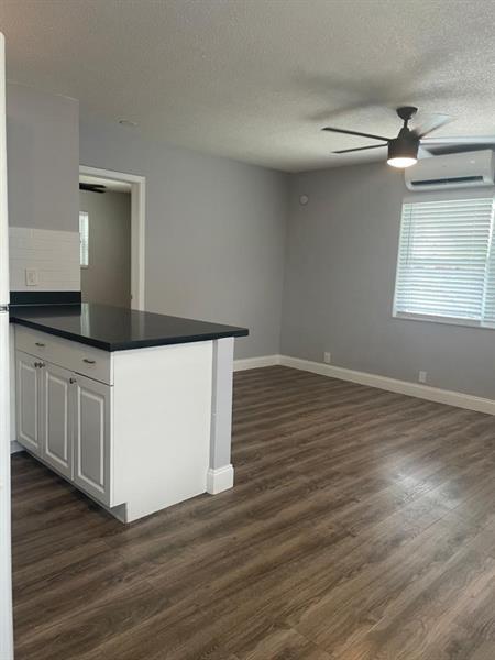 Building Photo - 732 SE 15th St