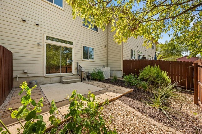 Building Photo - 512 Eberhart Ln