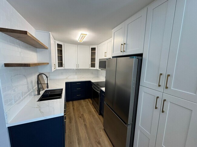 Building Photo - Modern Comfort Meets Prime Location | Stunning 1BR in North Park