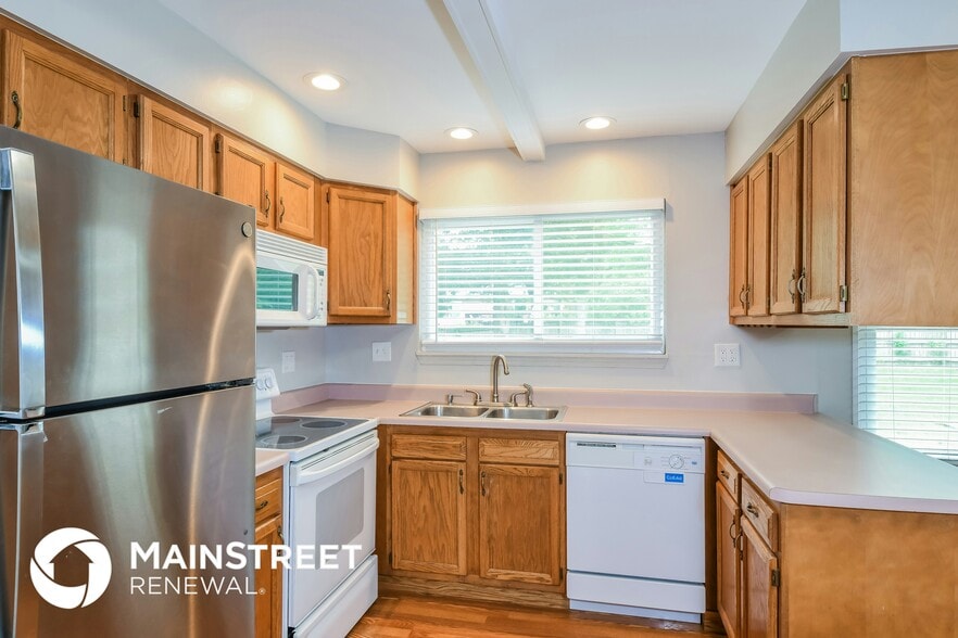 Building Photo - 2416 Angela Dr