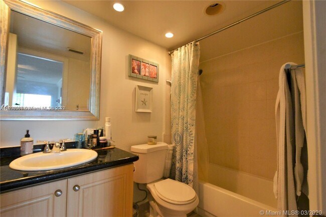 Building Photo - 10765 SW 108th Ave