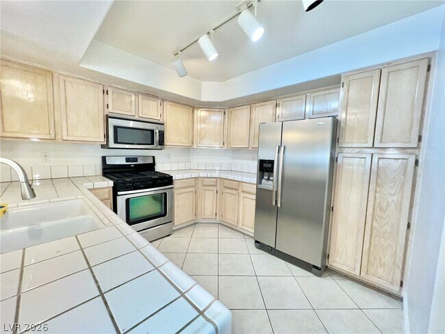 Building Photo - 7950 W Flamingo Rd